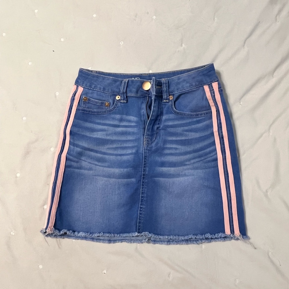 Cute jean skirt!!